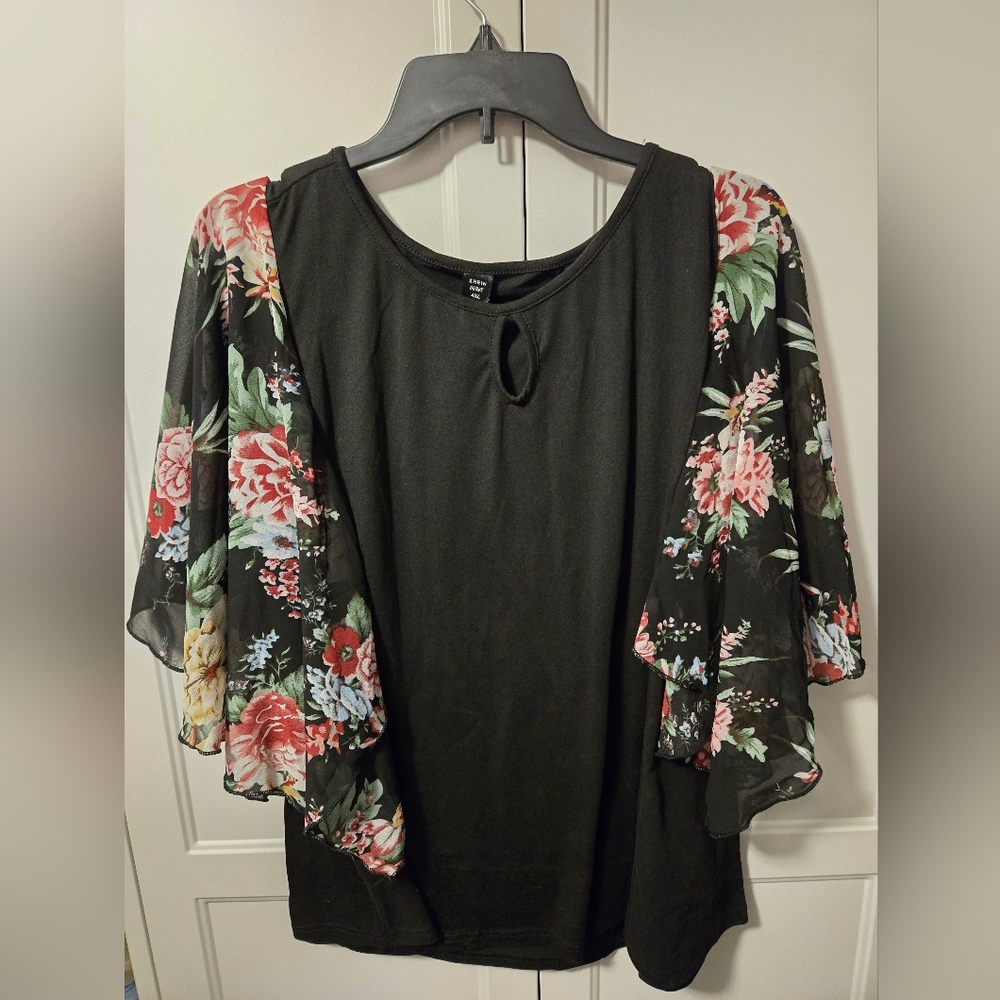 Shein Curve Floral Sleeve Black Top Size 4XL (Fits Like 2XL)